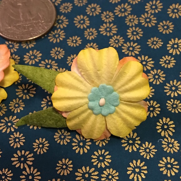 OOAK handmade eco-friendly flower earrings AMELIA PASTICHE Design - Picture 5 of 5